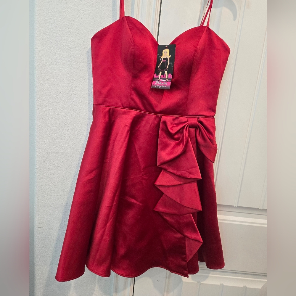Elegant Red Strapless Dress